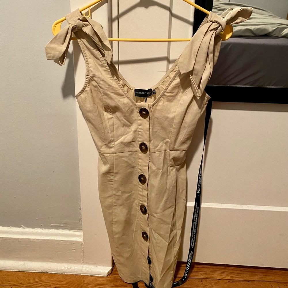 NWT Pretty Little Thing Button Up Tie Strap Dress